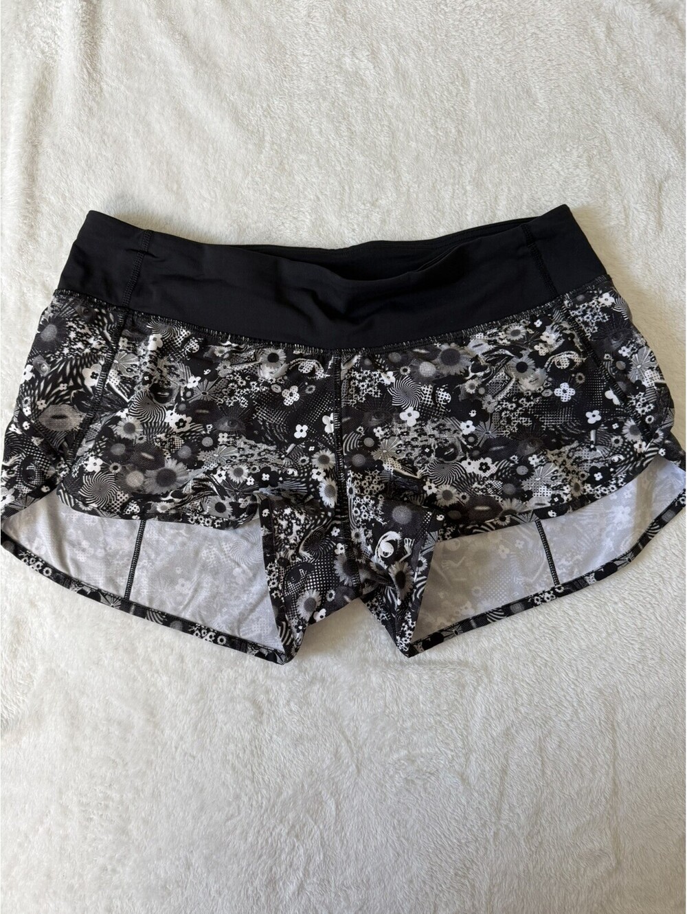 LULULEMON SEAWHEEZE Black White Floral Print Lined Speed Short 8